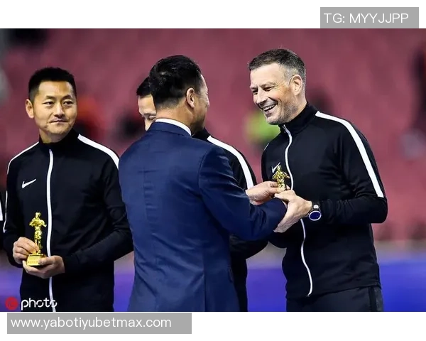 雷根斯堡队医纽金因急救球迷获FIFA公平竞赛奖彰显体育精神